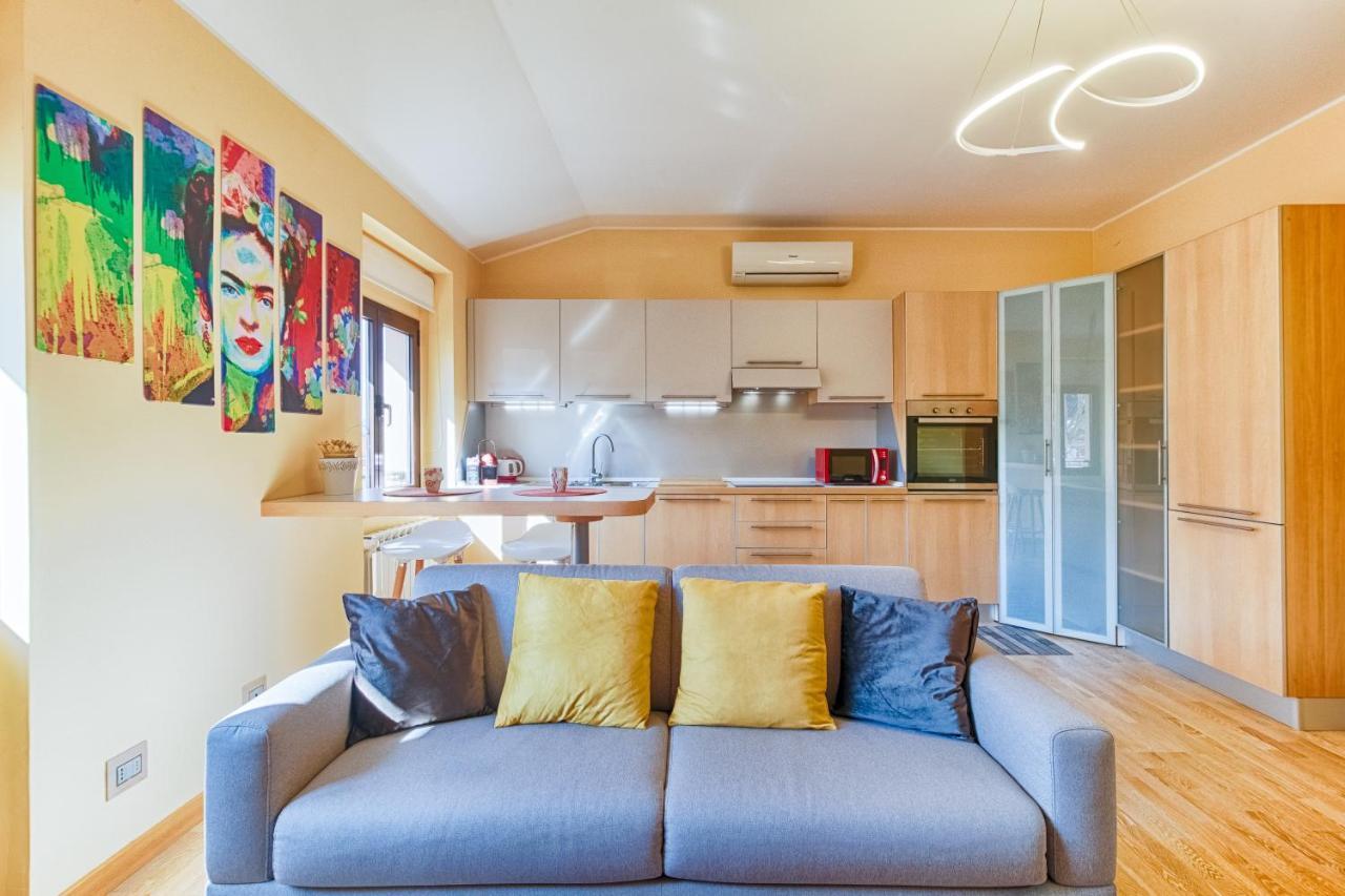 Frida Apartment Nuovo Luminoso Con Vista Aperta Триест Екстериор снимка