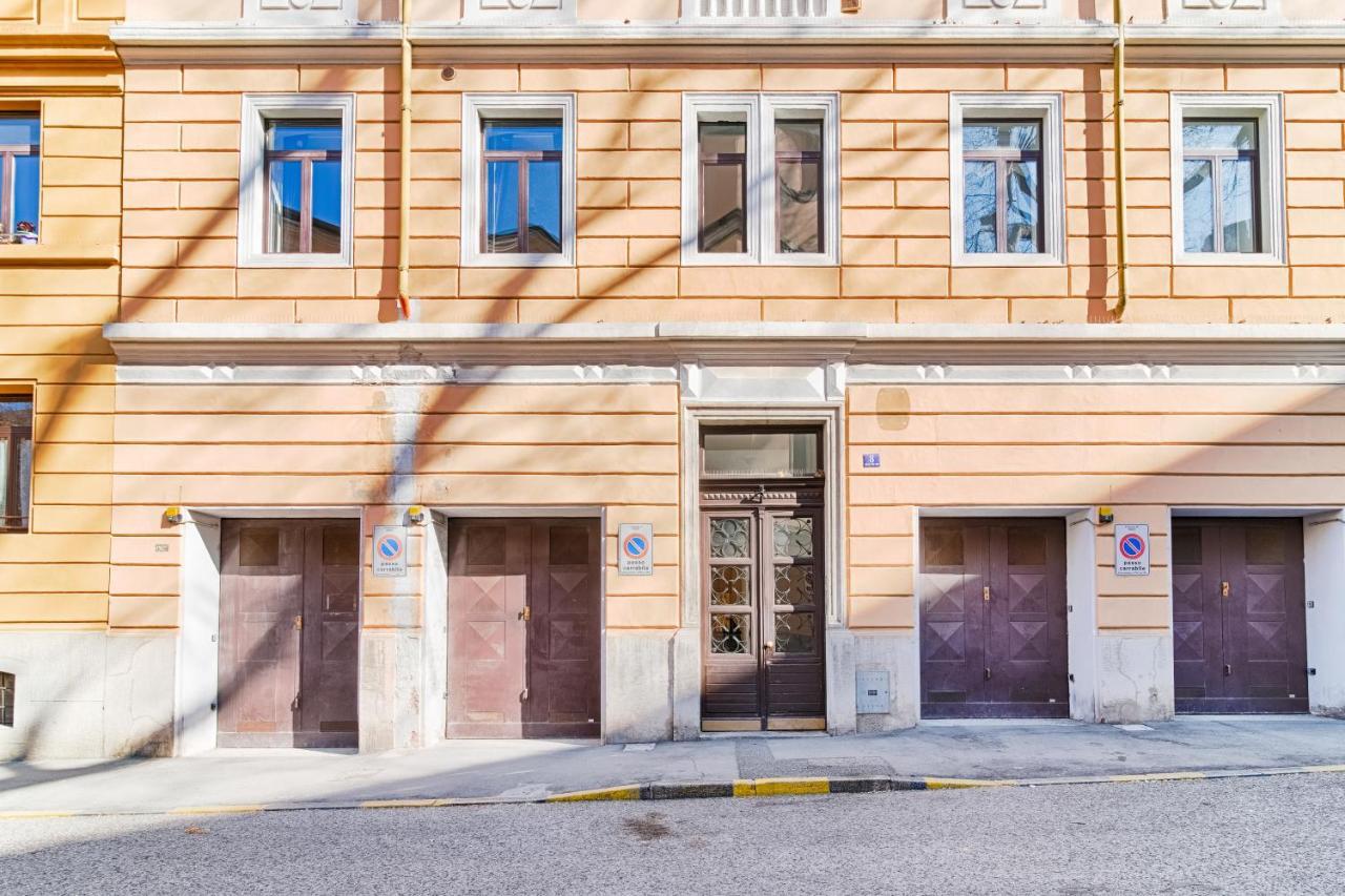 Frida Apartment Nuovo Luminoso Con Vista Aperta Триест Екстериор снимка